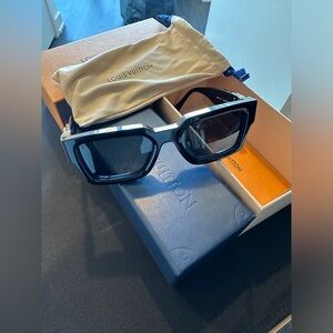 Louis Vuitton Black Frame LV Match Sunglasses